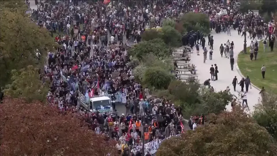 Protestos na França: bloqueios em colégios geram onda nacional